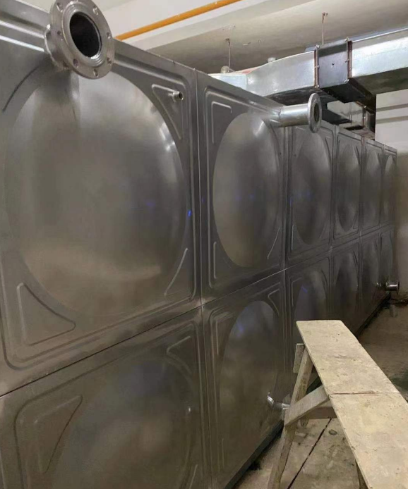 可克达拉日常维护不锈钢水箱的流程是怎样的